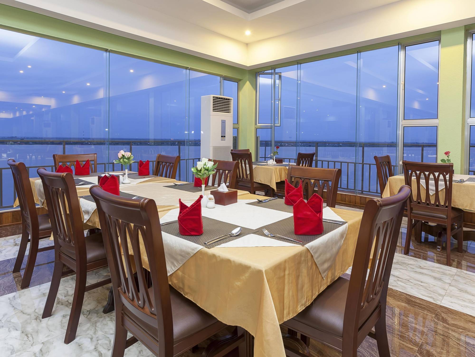 High Sky Hotel Phnom Penh Exterior photo
