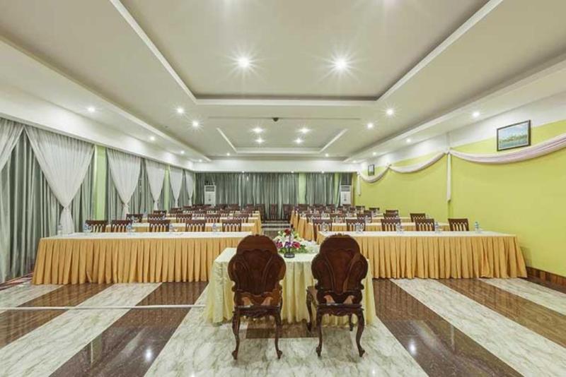 High Sky Hotel Phnom Penh Exterior photo