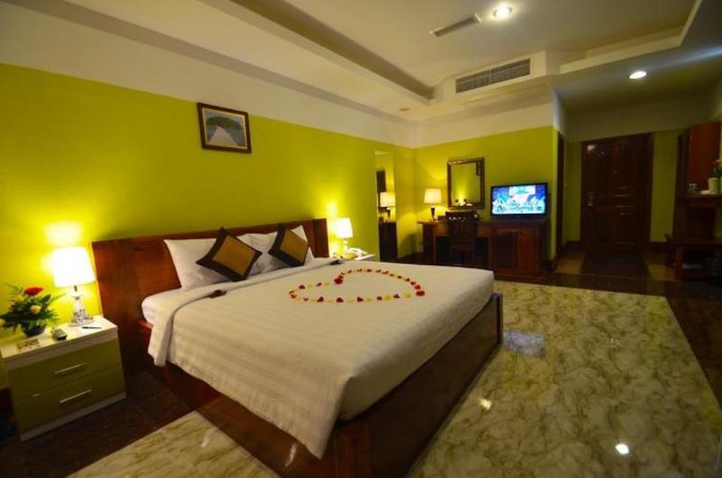 High Sky Hotel Phnom Penh Exterior photo