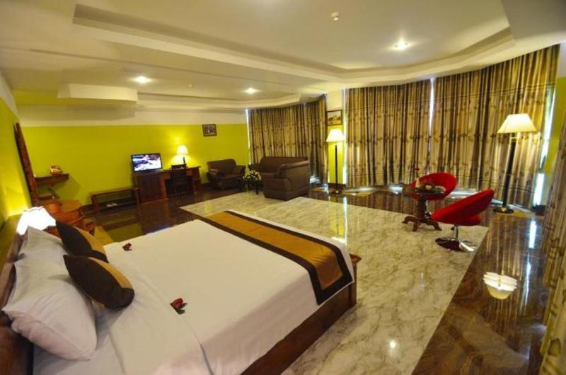 High Sky Hotel Phnom Penh Exterior photo